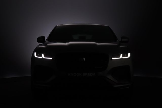 Jaguar F-Pace P400e PHEV R-Dynamic Black