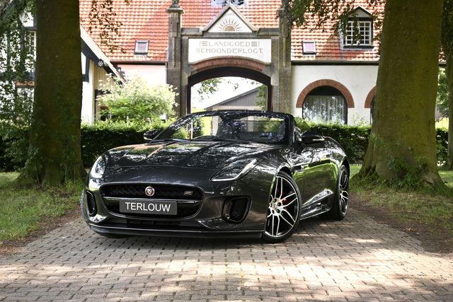 Jaguar F-Type 2.0T Chequered Flag